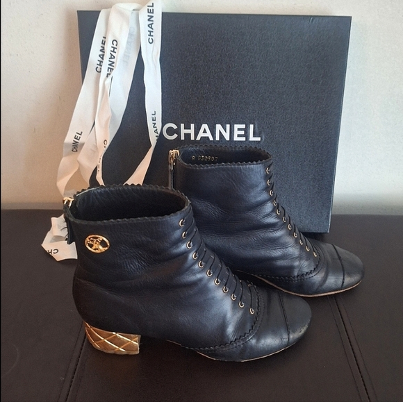 CHANEL Leather Booties - Picture 4 of 16